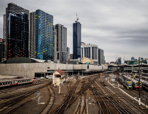 Track skyline city skyscraper Photo