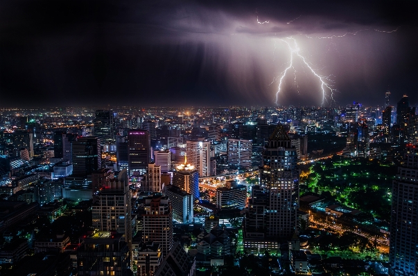 スカイライン 夜 建物 街 写真