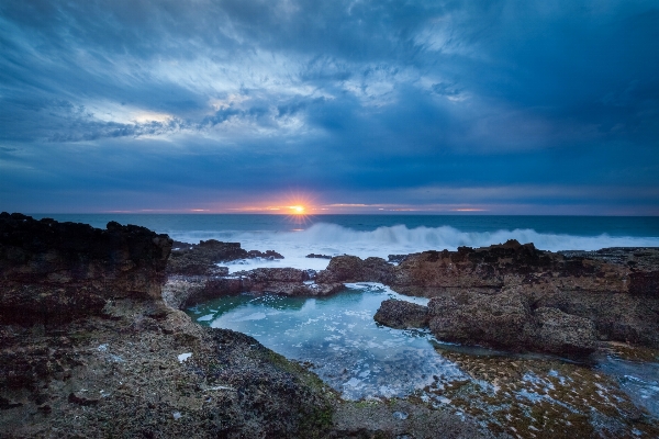 Foto Pantai lanskap laut pesisir