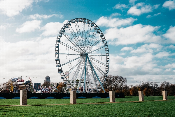 Photo Des loisirs grande roue
 parc repère