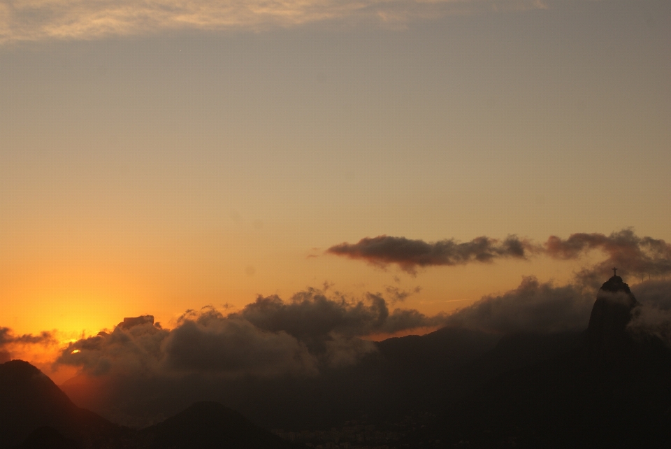 Horizonte montaña nube cielo