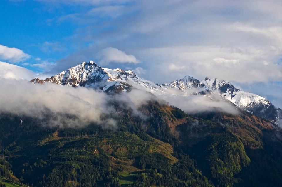 Alam gunung salju awan