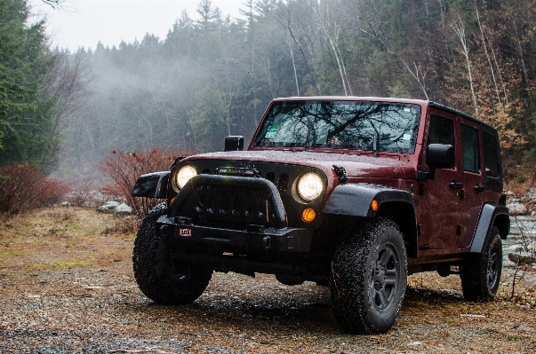 Foto Mobil roda jeep kendaraan