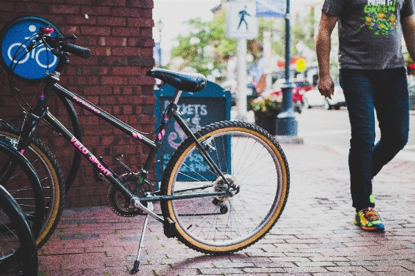 Photo Homme rue roue vélo