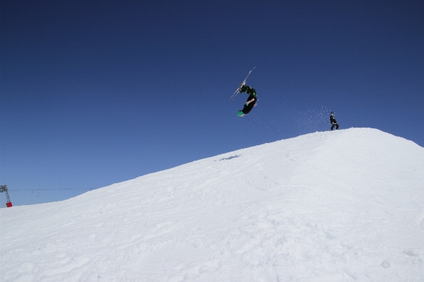 Foto Montagna nevicare sport salto