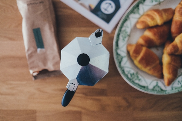 テーブル コーヒー 食べ物 皿 写真