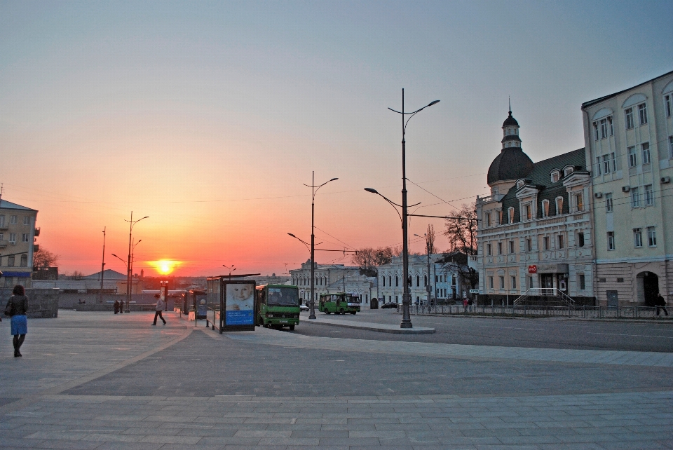 Atardecer camino horizonte calle