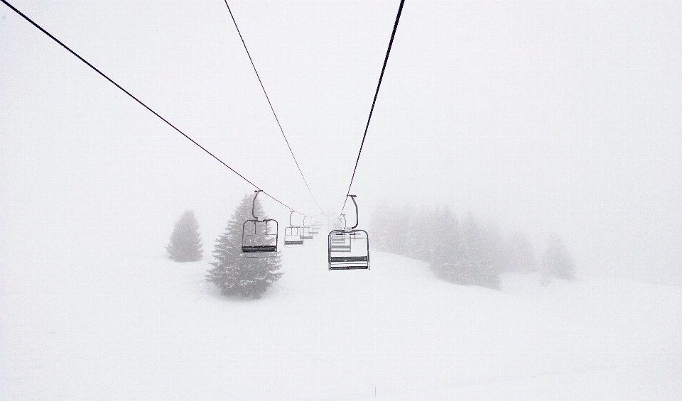 Nevicare nebbia seggiovia tempo atmosferico