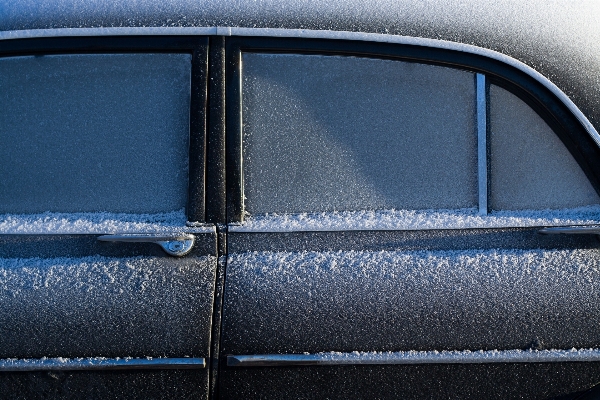 雪 冬 レザー 車 写真