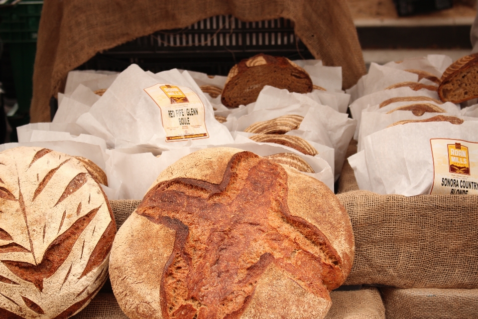 Store food baking bread