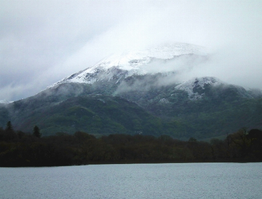 Foto Paesaggio natura montagna nevicare