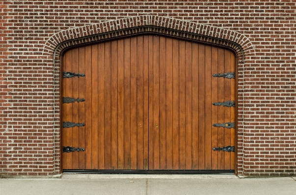 Wood arch facade gate Photo