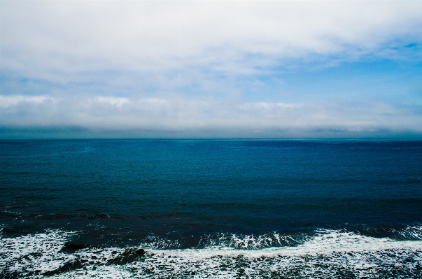 Foto Pantai laut pesisir pasir