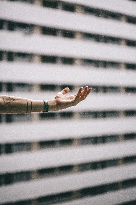 手 水 雪 ライト 写真