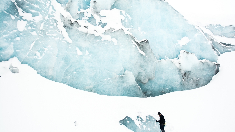 Homme chaîne de montagnes
 glace glacier
