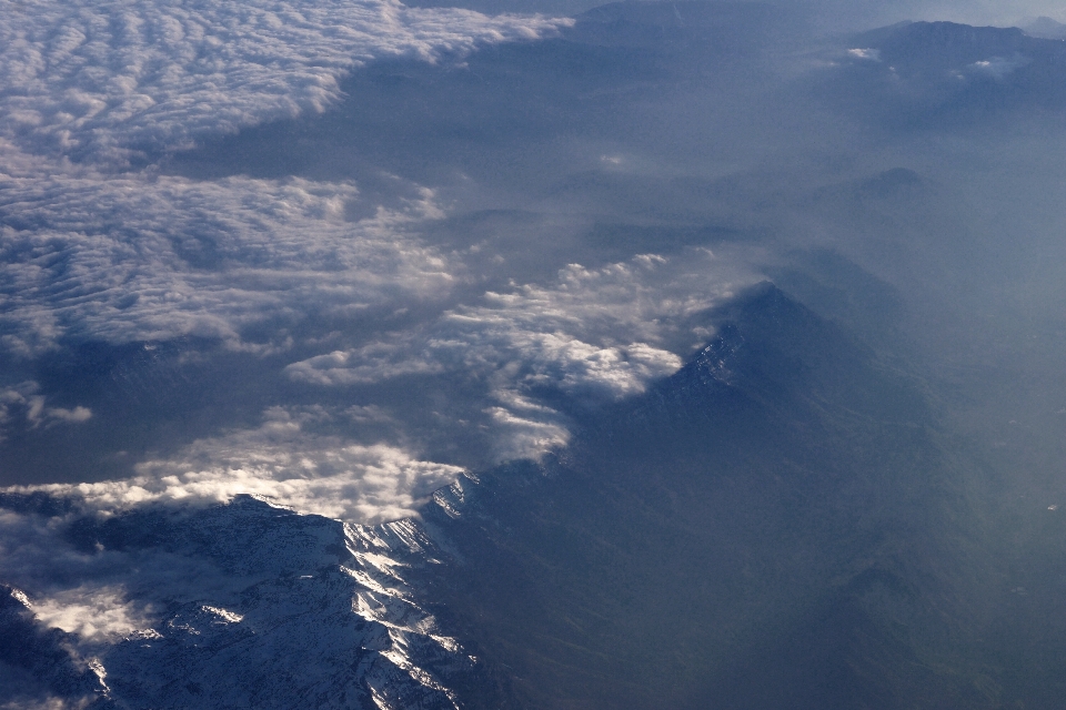 地平线 山 云 天空