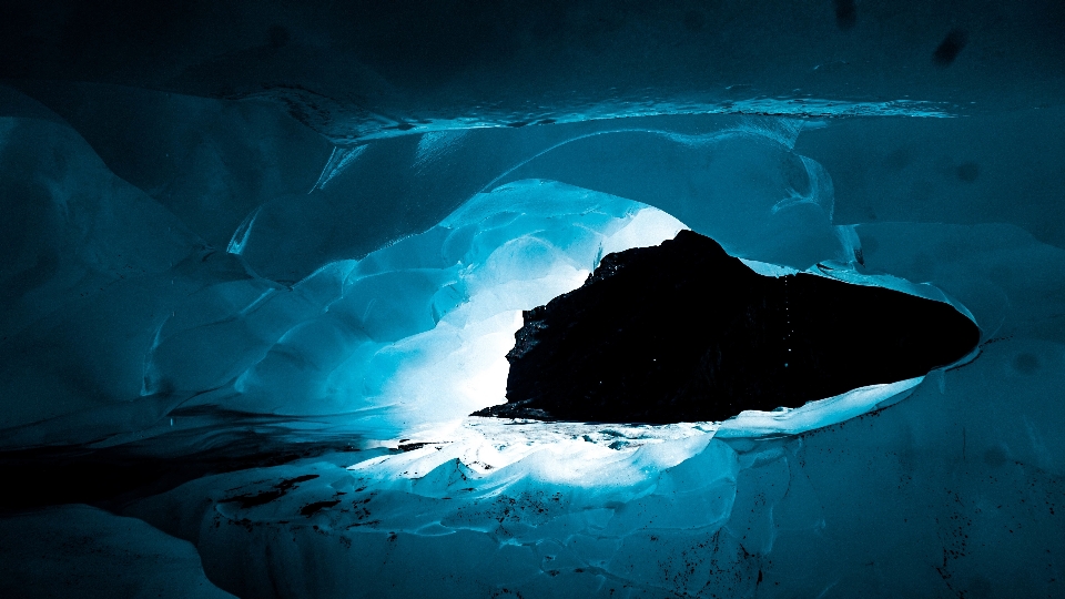 Formation ice cave iceberg