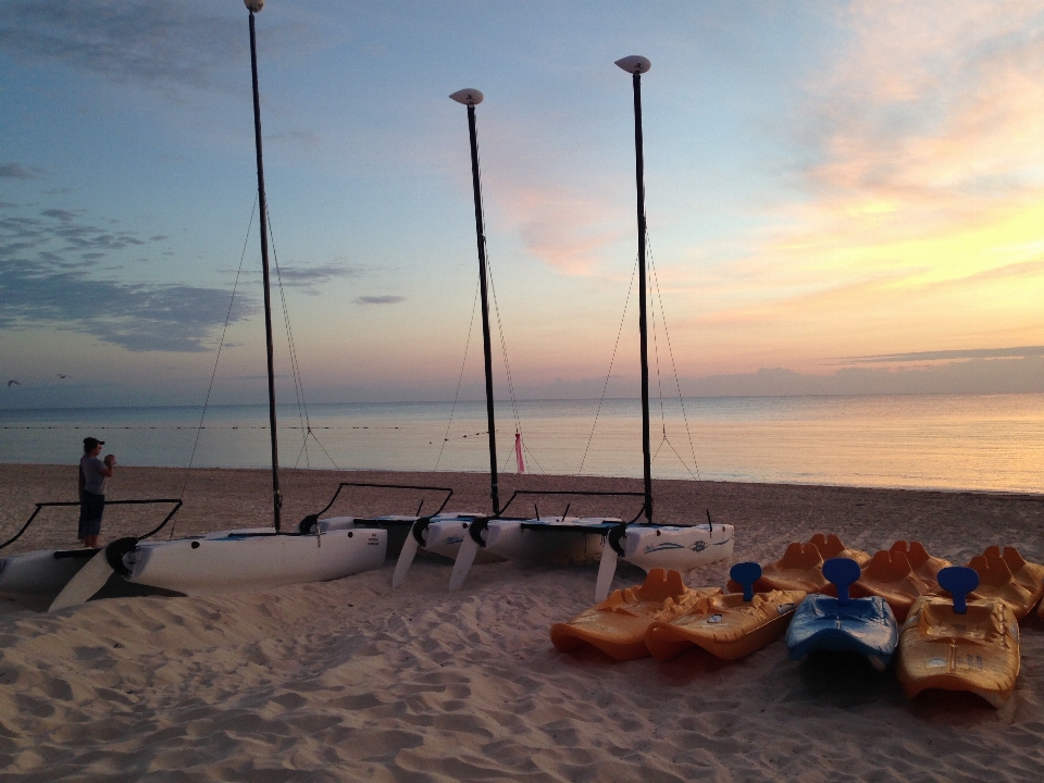 Spiaggia mare costa sabbia