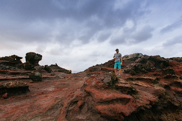 Foto Pria laut pesisir rock