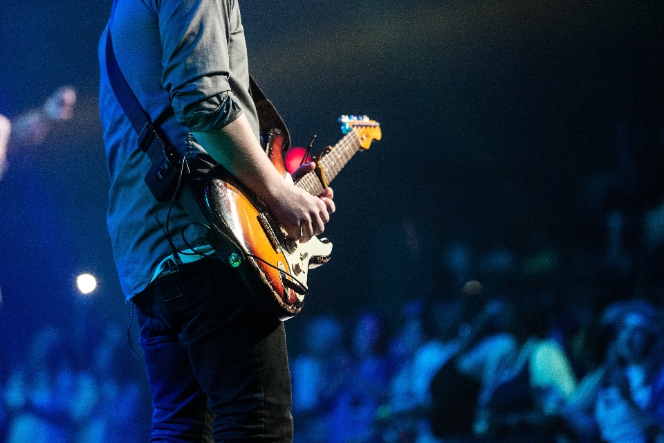 Persona música guitarra concierto