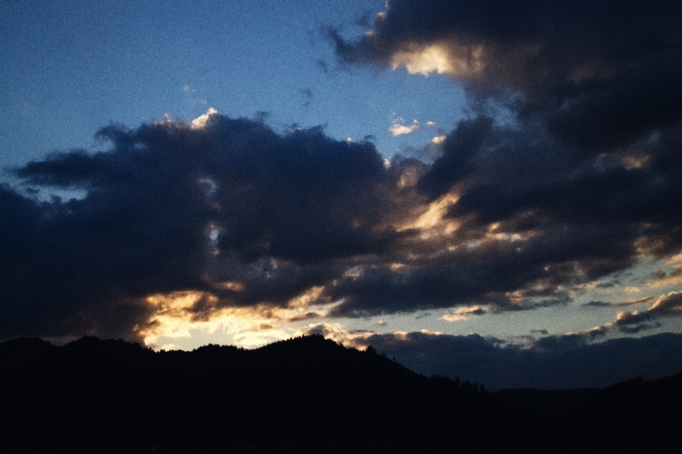 Horizon mountain cloud sky