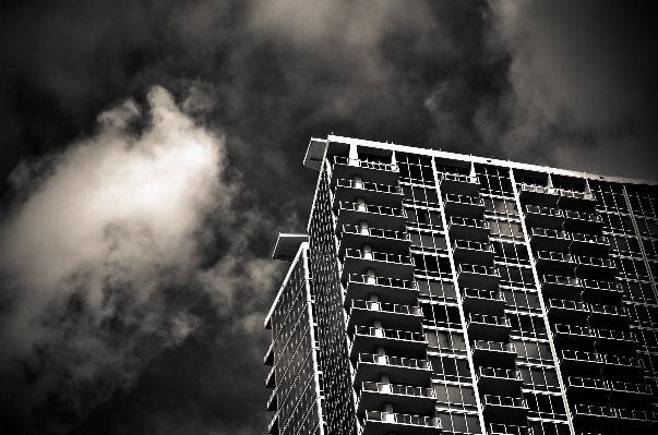 ライト クラウド 黒と白
 空 写真