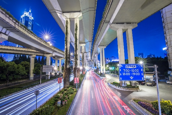 Foto Jalan lalu lintas malam raya