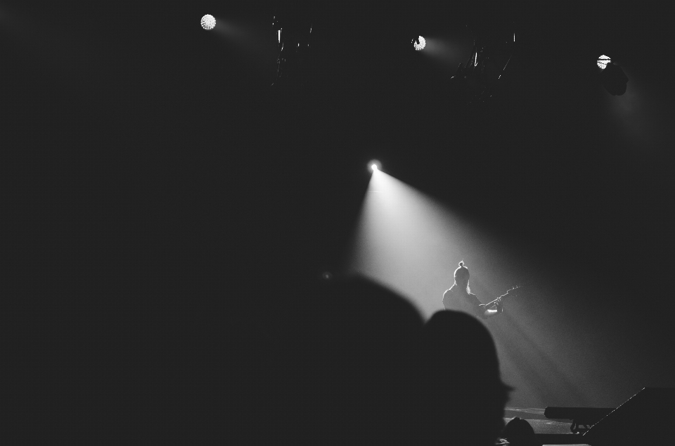 Musique lumière noir et blanc
 guitare