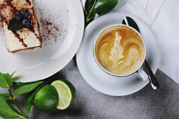 Foto Kopi piring makanan menghasilkan