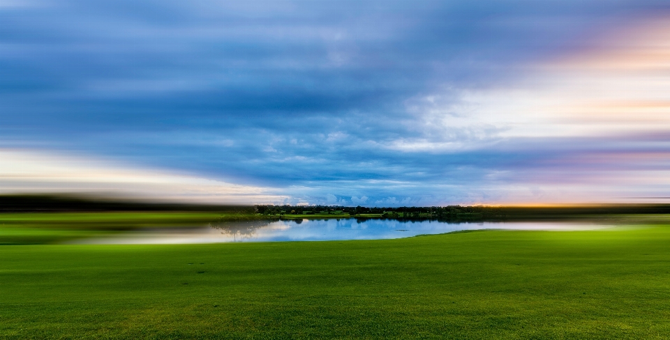 Paisaje césped horizonte nube