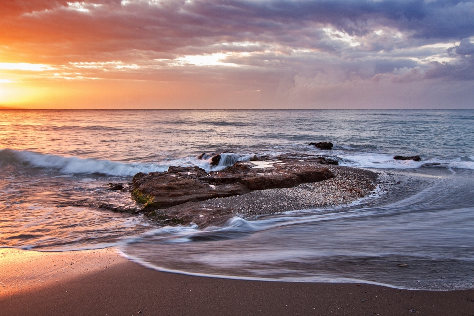 Spiaggia mare costa sabbia