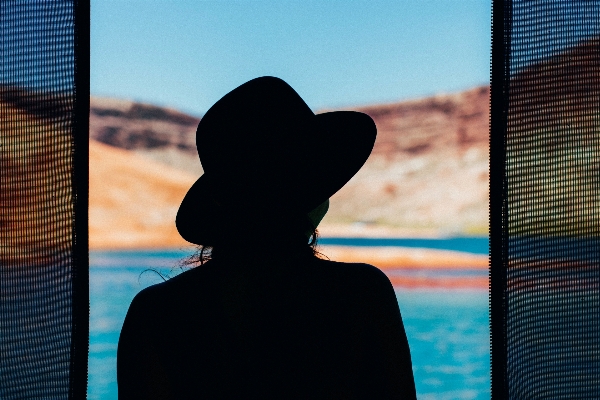 Foto Pantai air bayangan hitam wanita