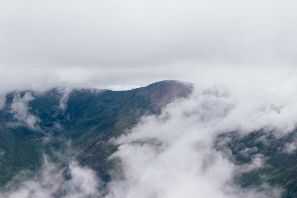 Natura orizzonte montagna nube