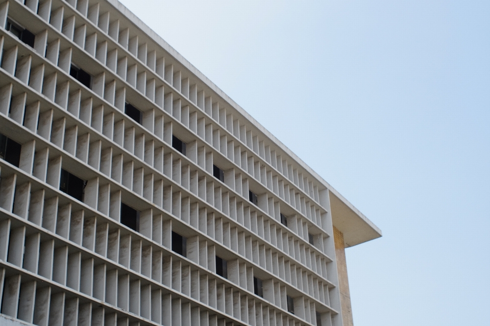 Arsitektur struktur gedung pencakar langit garis