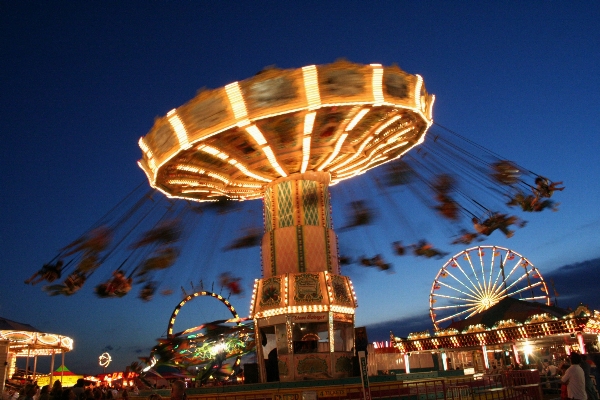 Night recreation ferris wheel amusement park Photo