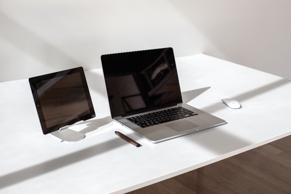 Laptop desk table shelf