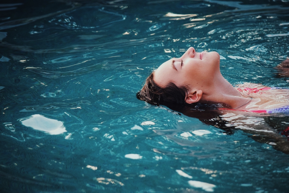 água piscina embaixo da agua relaxar