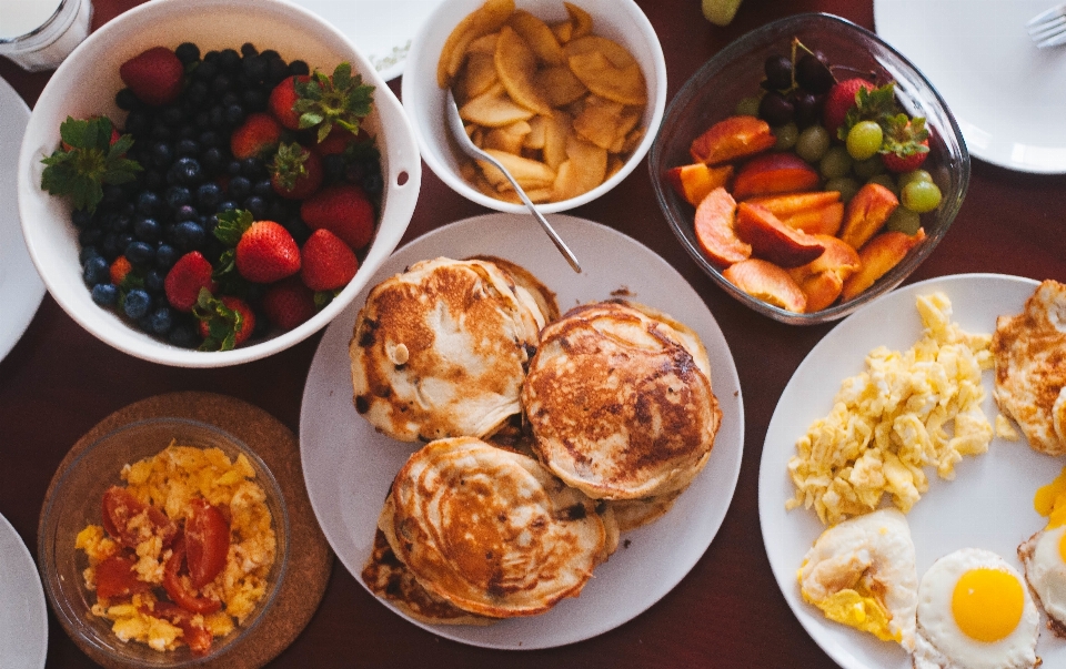 Piring makanan menghasilkan sarapan