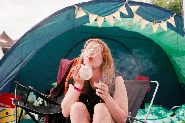 女の子 夏 休暇 レクリエーション 写真