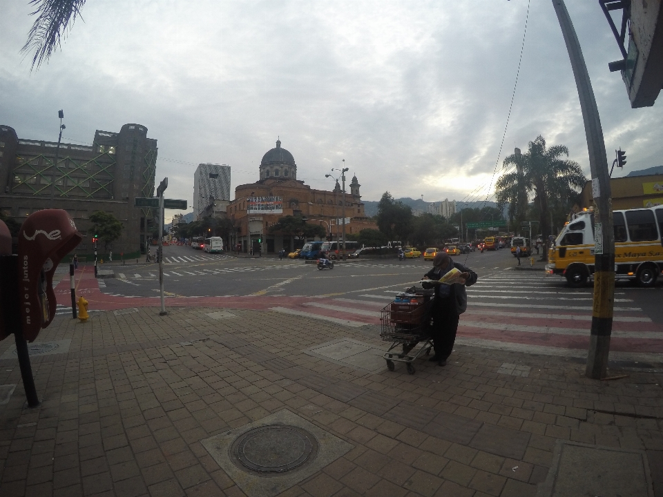 Strada la piazza cittadina
