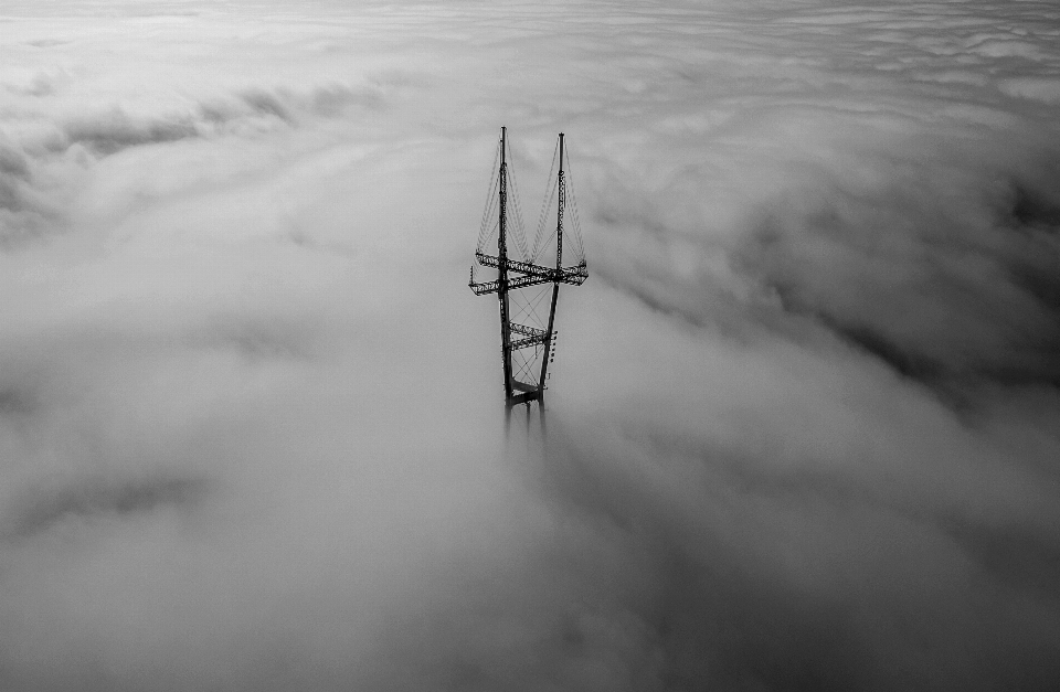 Neige aile nuage noir et blanc
