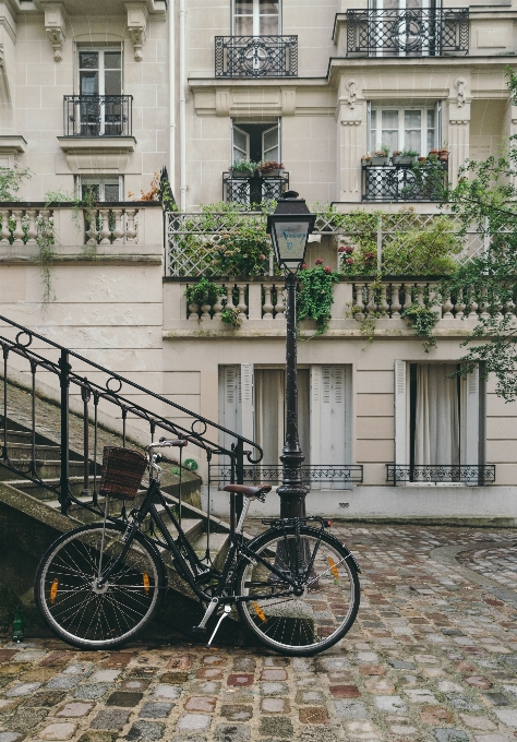 Rue fenêtre bâtiment vélo