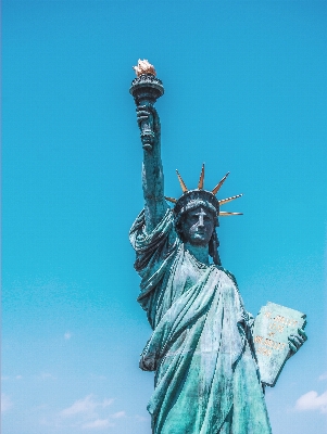 Foto Monumen patung liberty biru