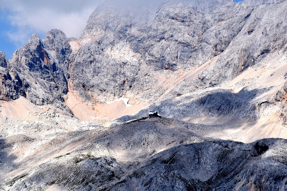 Rock natura selvaggia
 montagna nevicare