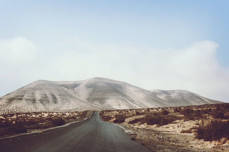 Paysage montagne nuage route