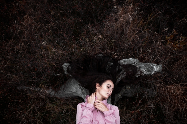 Foto Foresta erba persona donna