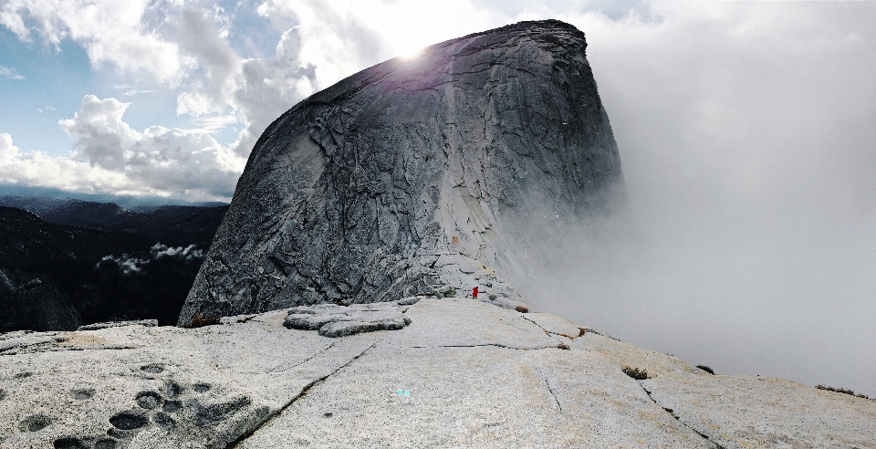 Rock gunung salju musim dingin