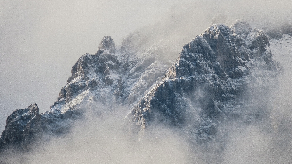 Natura montagna nevicare inverno