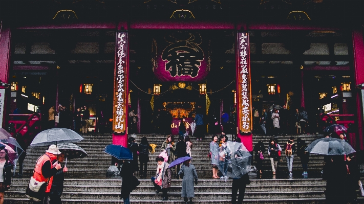 人々 群衆 傘 日本の看板
 写真