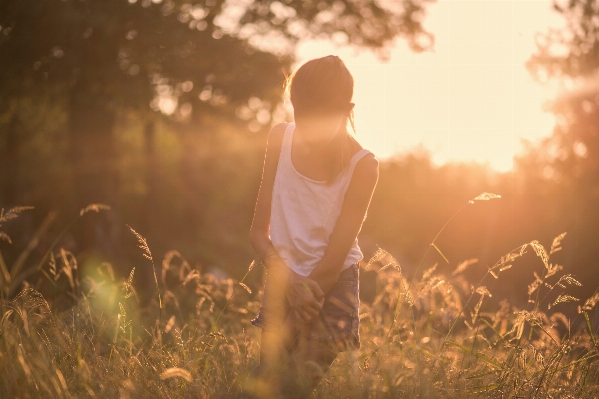 Foto Natura erba leggero ragazza